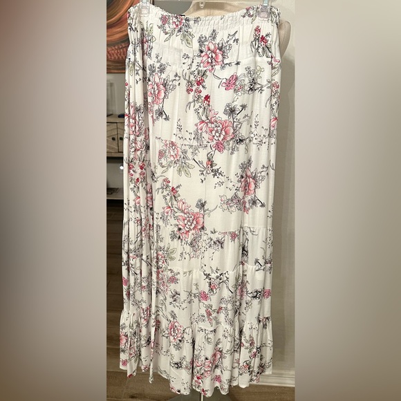 Calessa Long Floral Print Tiered Midi Skirt - Picture 1 of 8